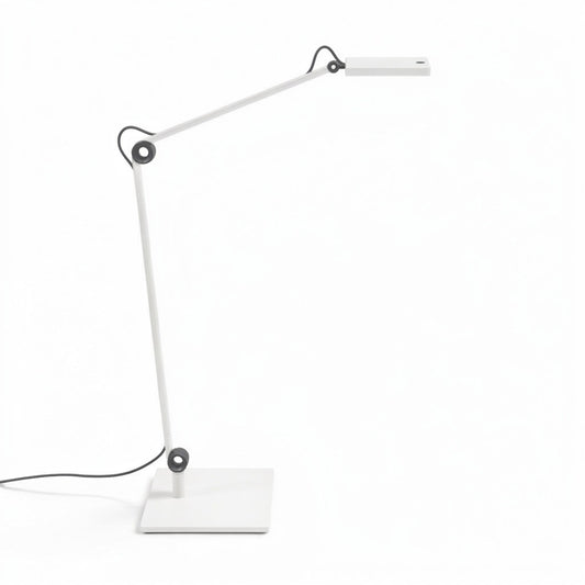 Waldmann PARA.MI LED Schreibtischleuchte in Weiss mit doppelt verstellbarem Arm und quadratischem Standfuß.