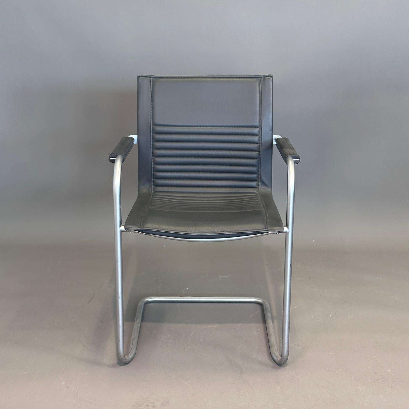 Walter Knoll Art Collection Freischwinger Stuhl graues Leder silbernes Gestell stapelbar