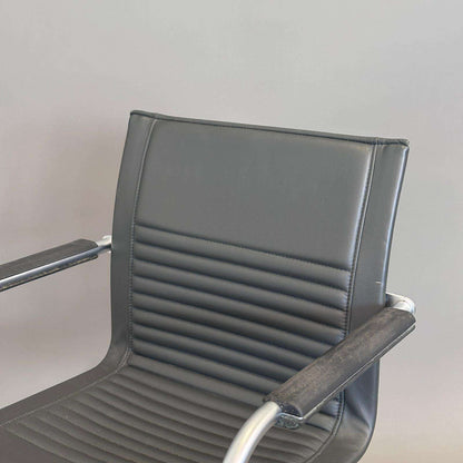 Walter Knoll Art Collection Freischwinger Stuhl mit grauem Lederbezug und silbernem Gestell