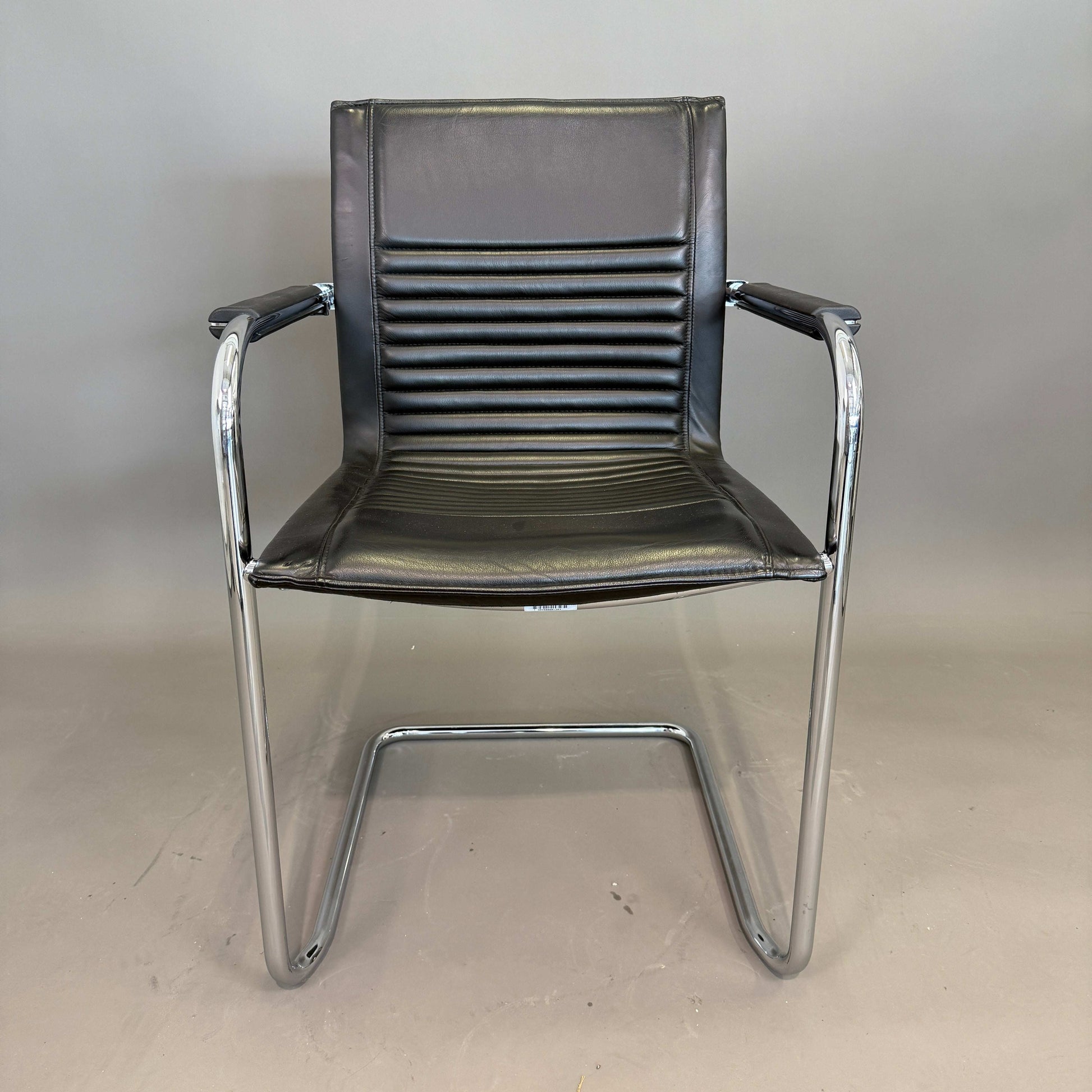 Walter Knoll Art Collection Freischwinger Stuhl mit schwarzem Lederbezug und chromgestell