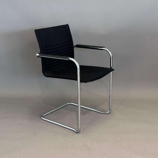 Walter Knoll Art Collection Freischwinger Stuhl mit schwarzem Stoffbezug und Chromgestell, stapelbar
