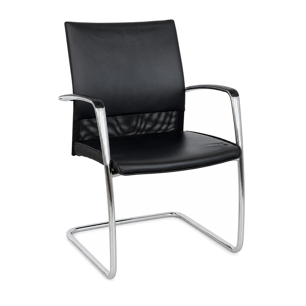 Walter Knoll Art Collection Freischwinger mit schwarzem Lederbezug und glänzendem Chrom-Freischwingergestell.