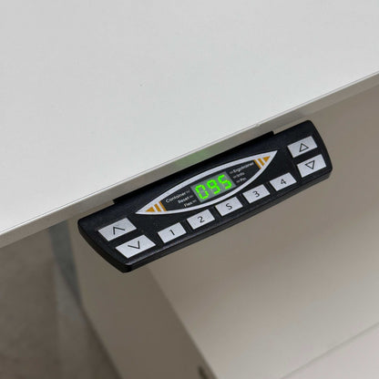 Walter Knoll Executive höhenverstellbarer Schreibtisch mit elektronischer Steuerung und Anbaucontainer in Weiß