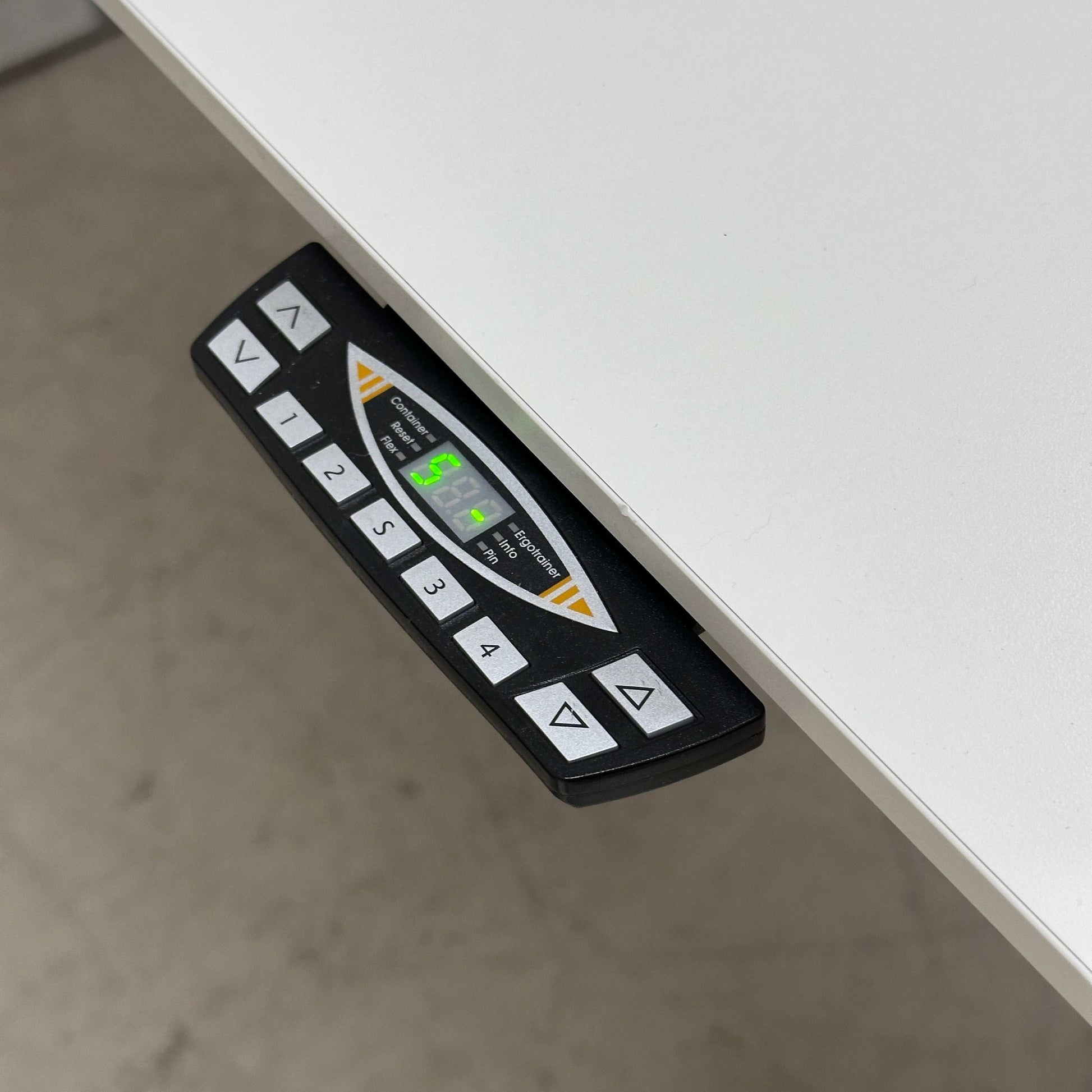 Elektrisch höhenverstellbarer Walter Knoll Executive Schreibtisch Bedienfeld in Weiß mit verchromtem Gestell