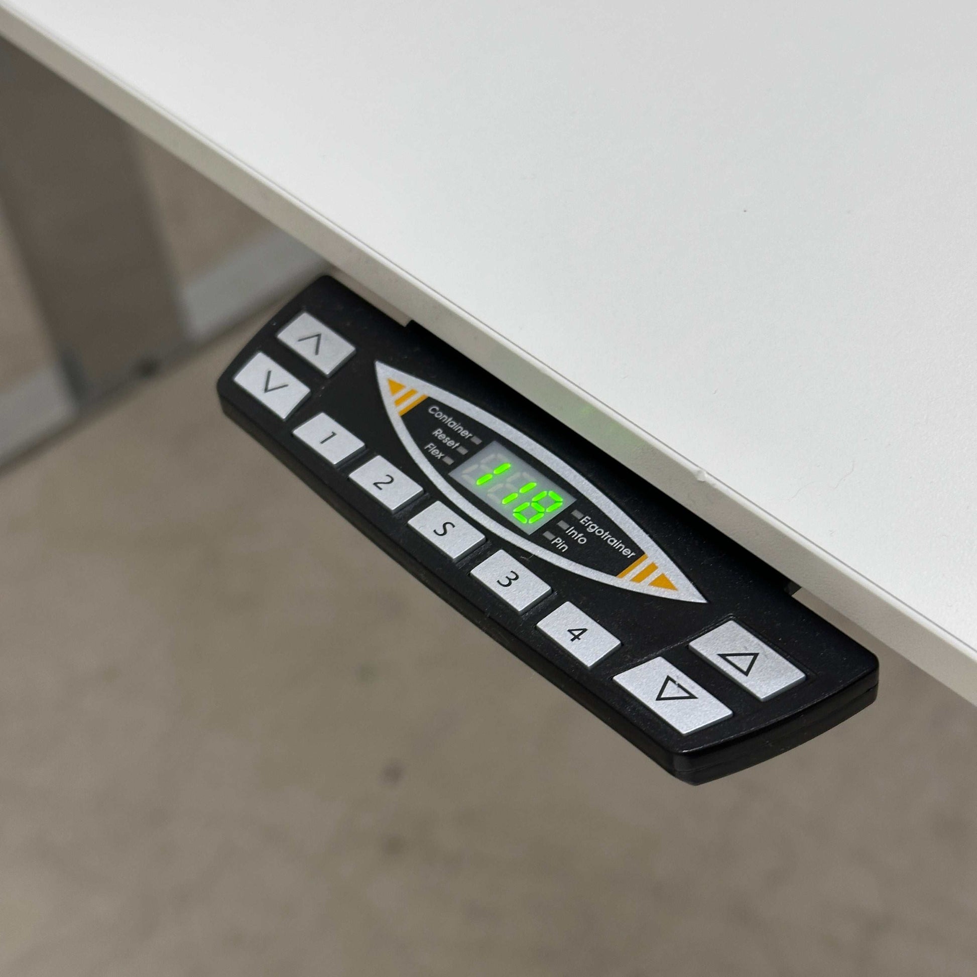 elektronische Steuerung des Walter Knoll Executive höhenverstellbaren weißen Schreibtischs mit Anbaucontainer