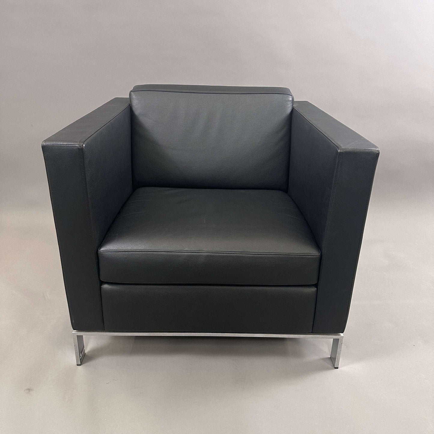 Walter Knoll Foster 500 black leather armchair with chrome steel frame