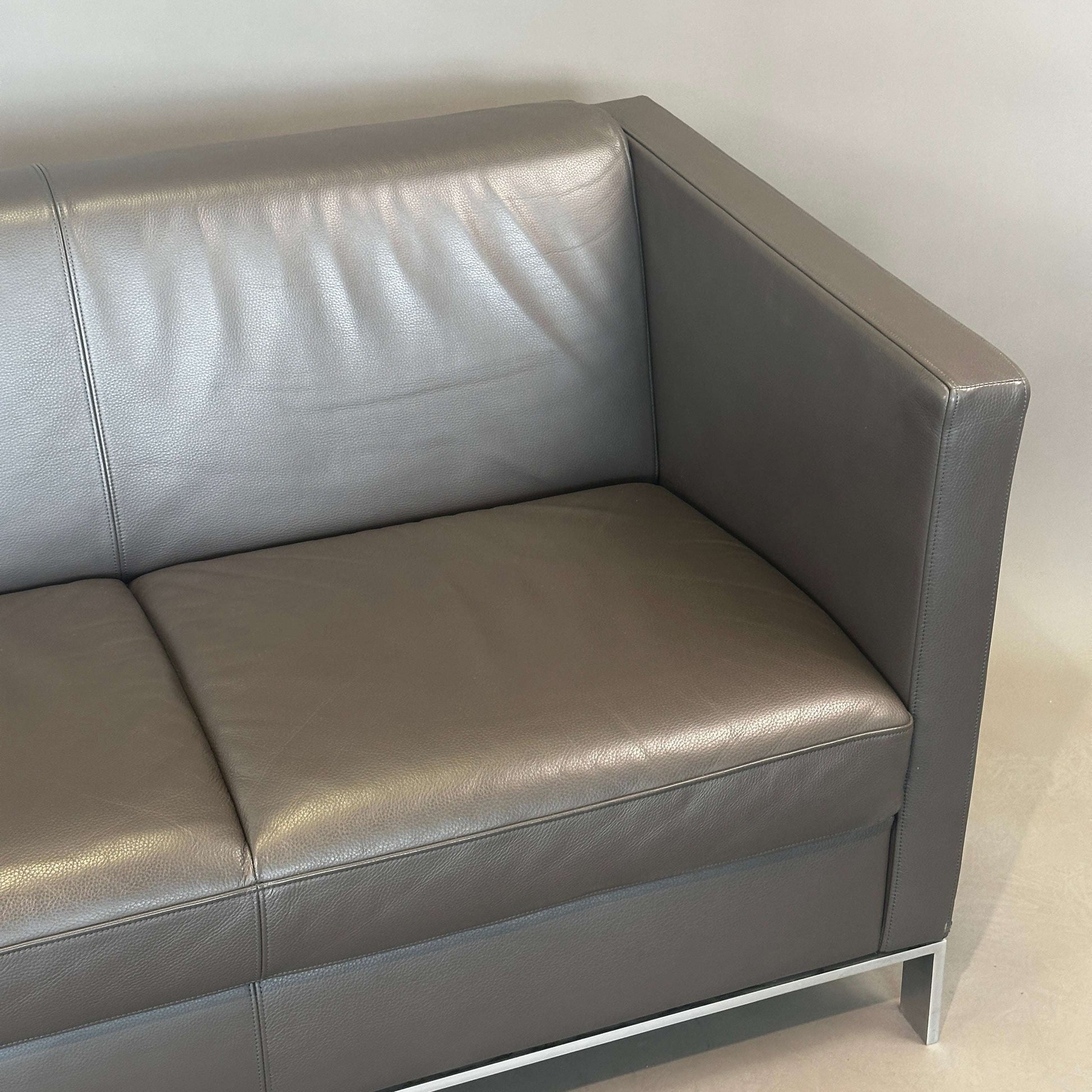 Walter Knoll Foster 500 dunkelbraunes Ledersofa 2-Sitzer mit verchromtem Federstahlgestell
