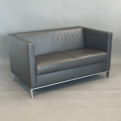 Walter Knoll Foster 500 dunkelbraunes Ledersofa 2-Sitzer mit verchromtem Federstahlgestell