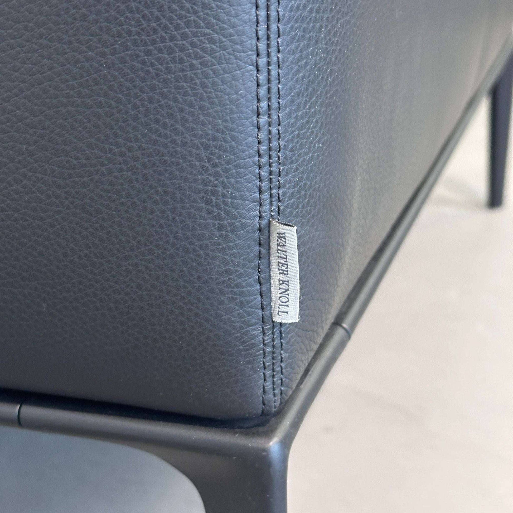 Schwarzer Walter Knoll Jaan Sessel aus Leder mit schwarzem Gestell Nahaufnahme des Etiketts