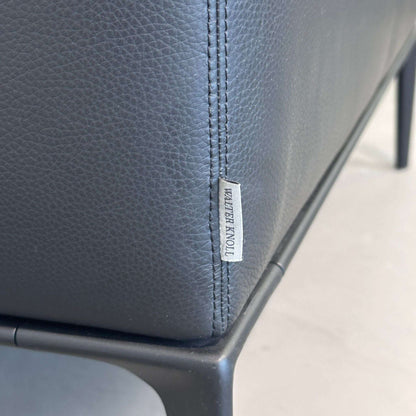Schwarzer Walter Knoll Jaan Sessel aus Leder mit schwarzem Gestell Nahaufnahme des Etiketts