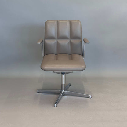 Walter Knoll Lead Chair drehbarer brauner Lederstuhl mit verstellbarer Rückenlehne und Metallarmlehnen