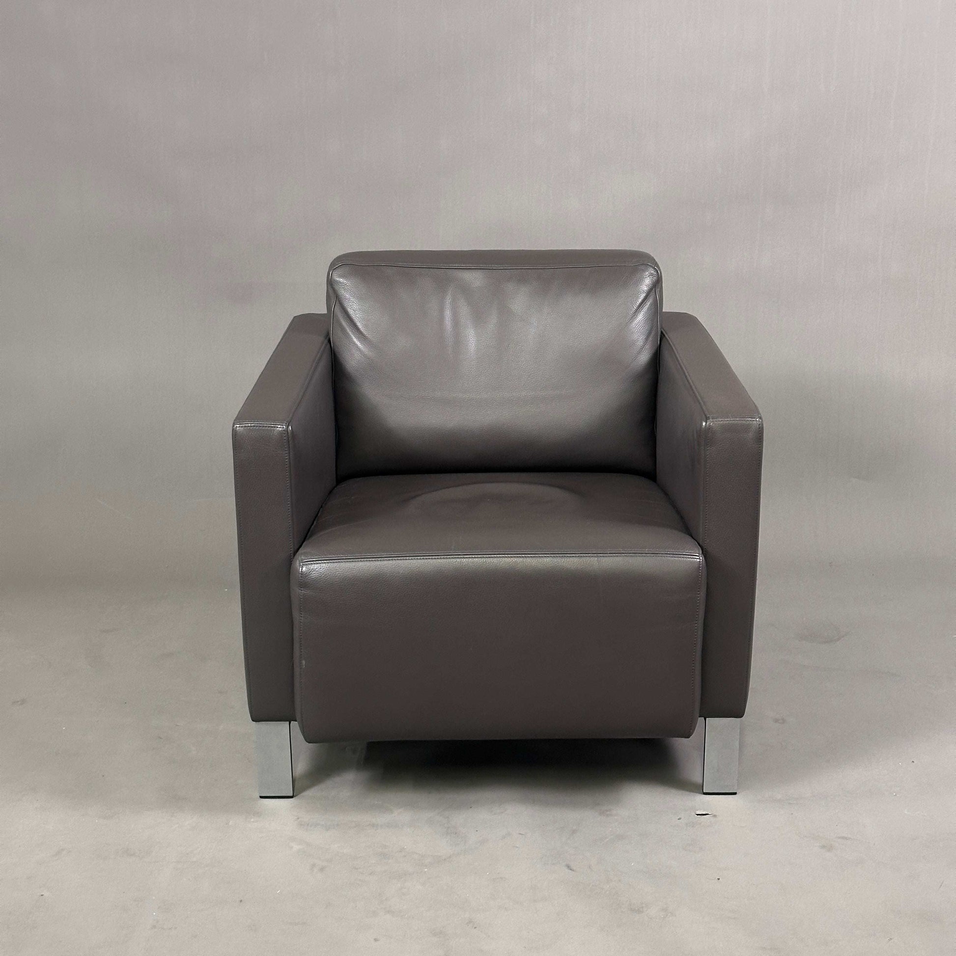 Walter Knoll Ledersessel Foster 500 dunkelbraun, eckiger Design-Sessel aus Leder mit Metallfüßen, modernes Design von Norman Foster