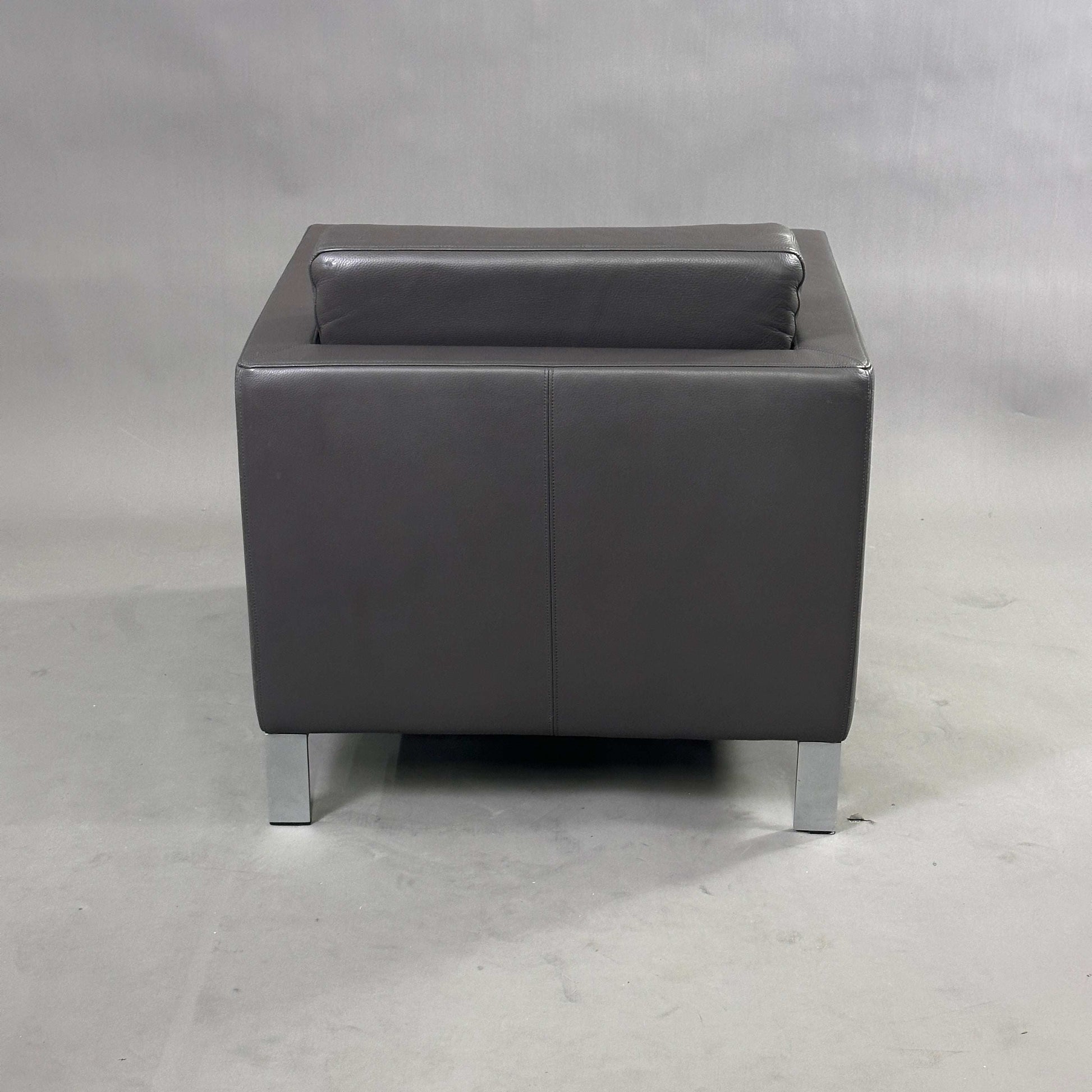 Walter Knoll Ledersessel Foster 500 dunkelbraun aus hochwertigem Leder mit modernem Design von Norman Foster, kompakter Sessel mit Metallfüßen