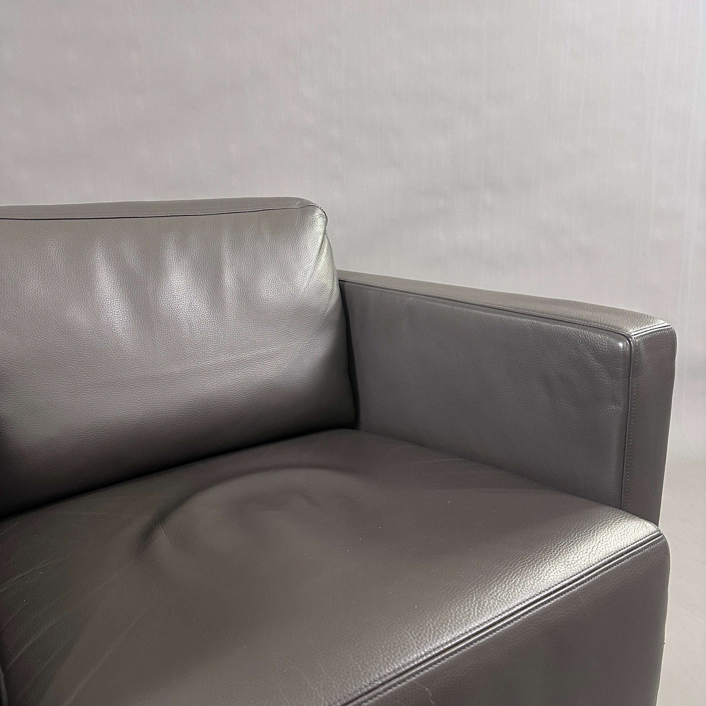 dunkelbrauner Walter Knoll Ledersessel Foster 500 mit modernem Design und klaren Linien