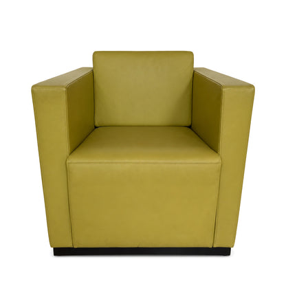 Moderner Walter Knoll Ledersessel in Gelb-Grün mit kubischem Design und hochwertigem Rindsleder auf schwarzem Sockel.
