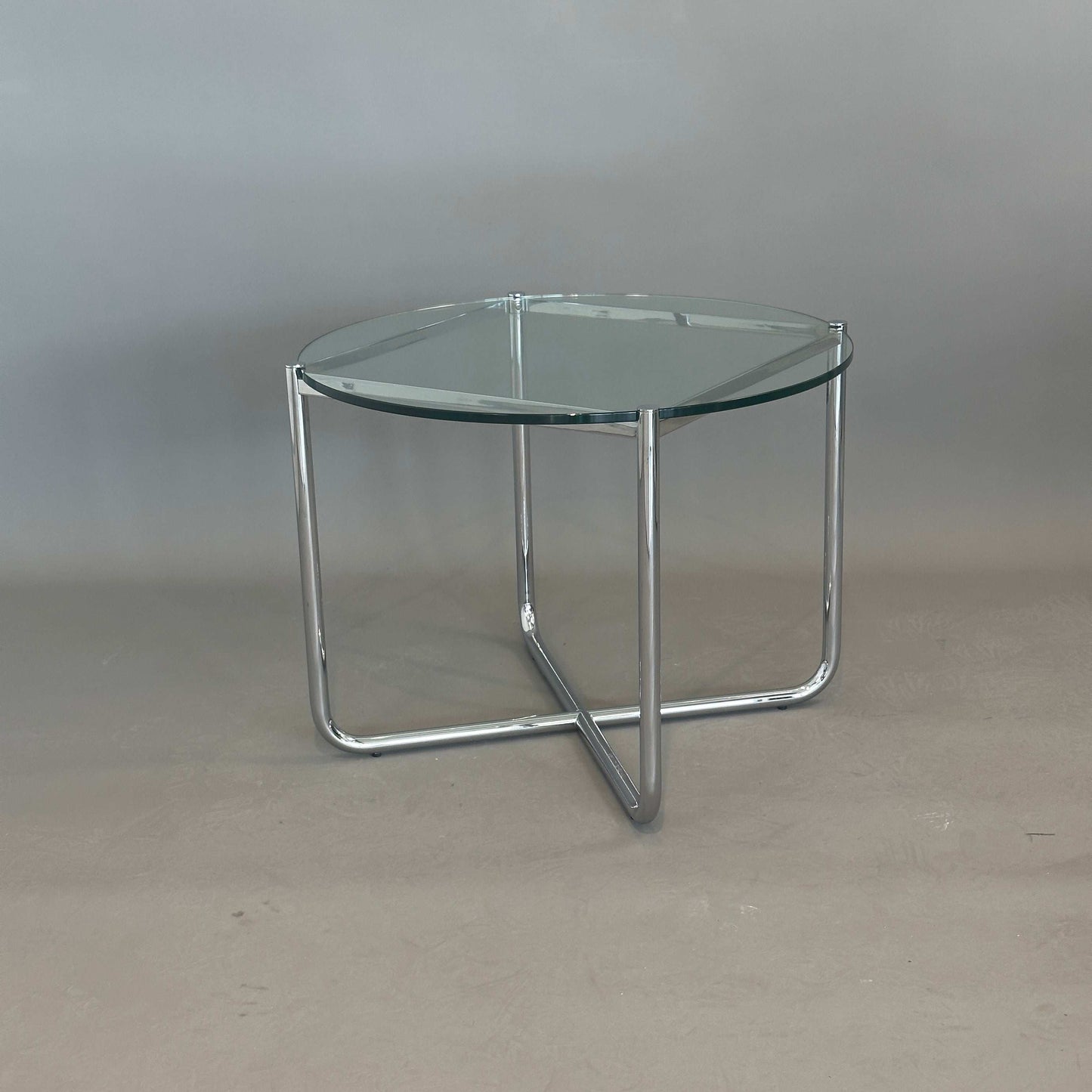 Walter Knoll MR Couchtisch mit chromglänzendem Edelstahlgestell und runder Glasplatte, Design von Ludwig Mies van der Rohe