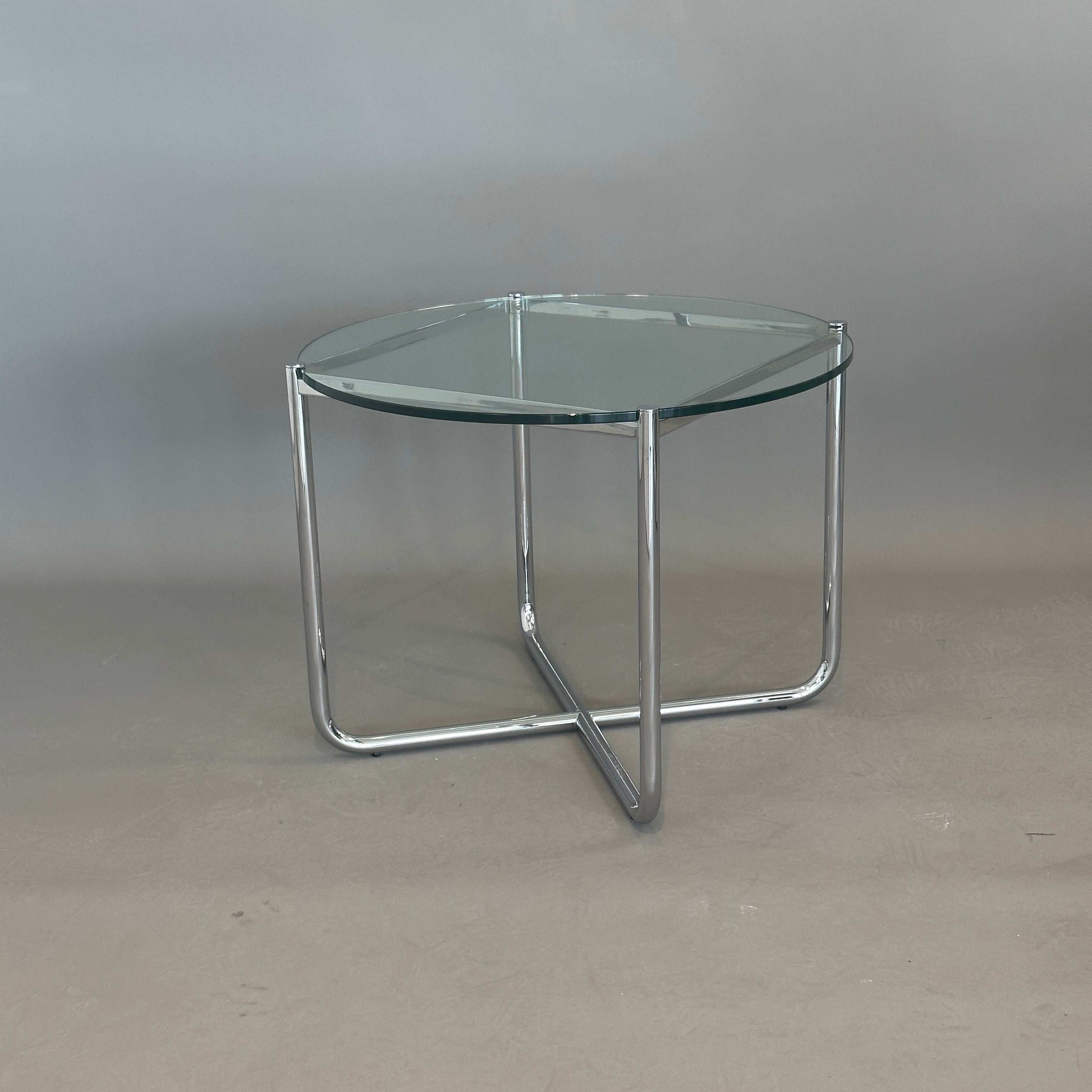 Walter Knoll MR Couchtisch mit chromglänzendem Edelstahlgestell und runder Glasplatte, Design von Ludwig Mies van der Rohe