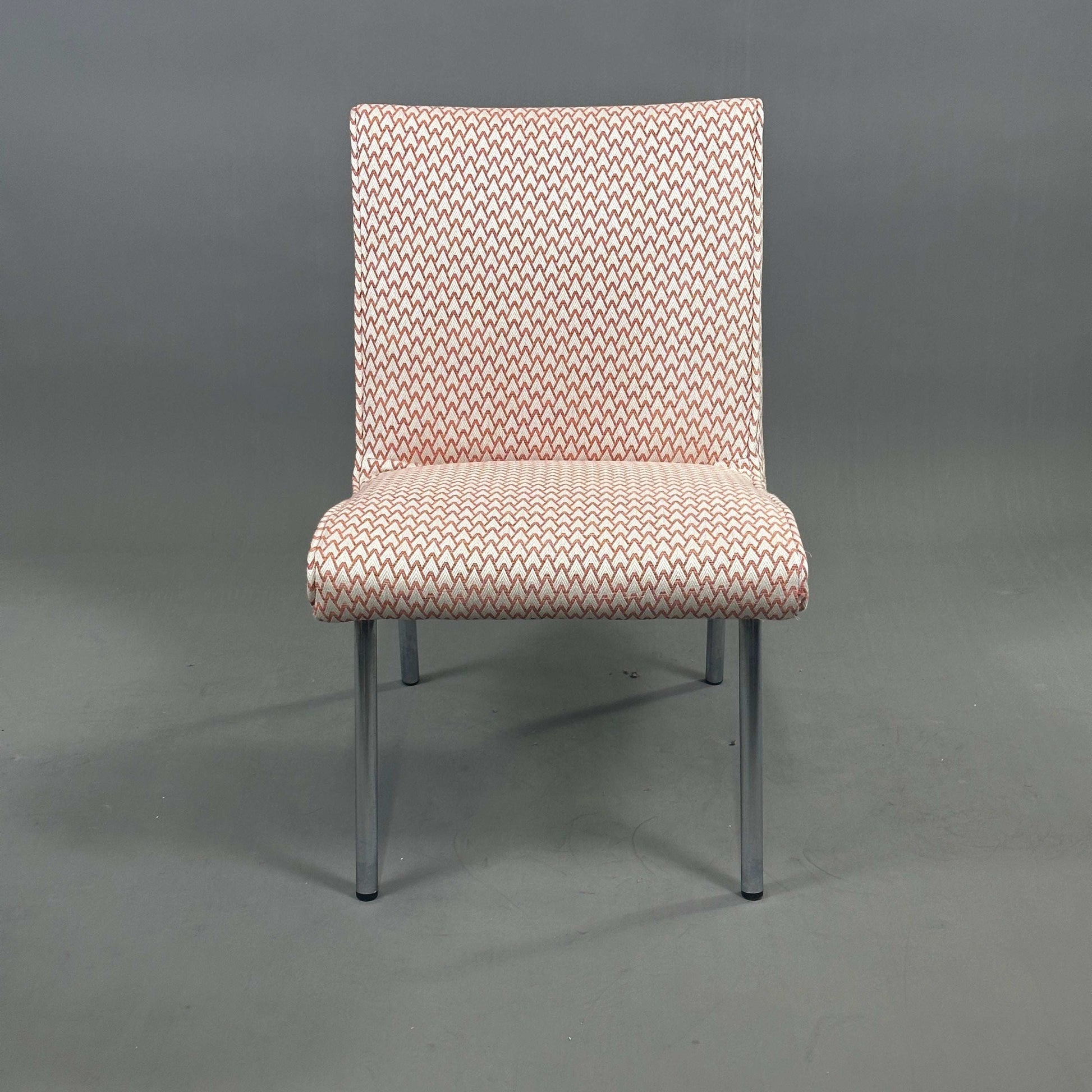 Walter Knoll Sessel Vostra mit rot-weißem Fischgrätstoff und Metallbeinen