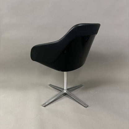 Walter Knoll Turtle Chair schwarzer Ledersessel mit Aluminiumgestell, modern und ergonomisch designed von Pearson Lloyd