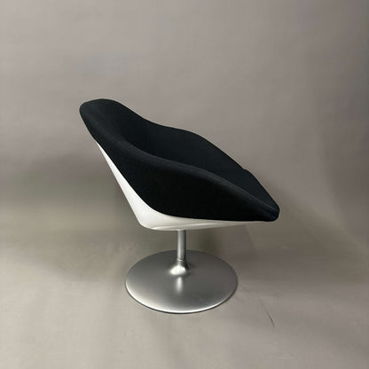 Walter Knoll Turtle Lounge Chair schwarz mit Aluminium Rundfuß und weißem Kunststoffgestell