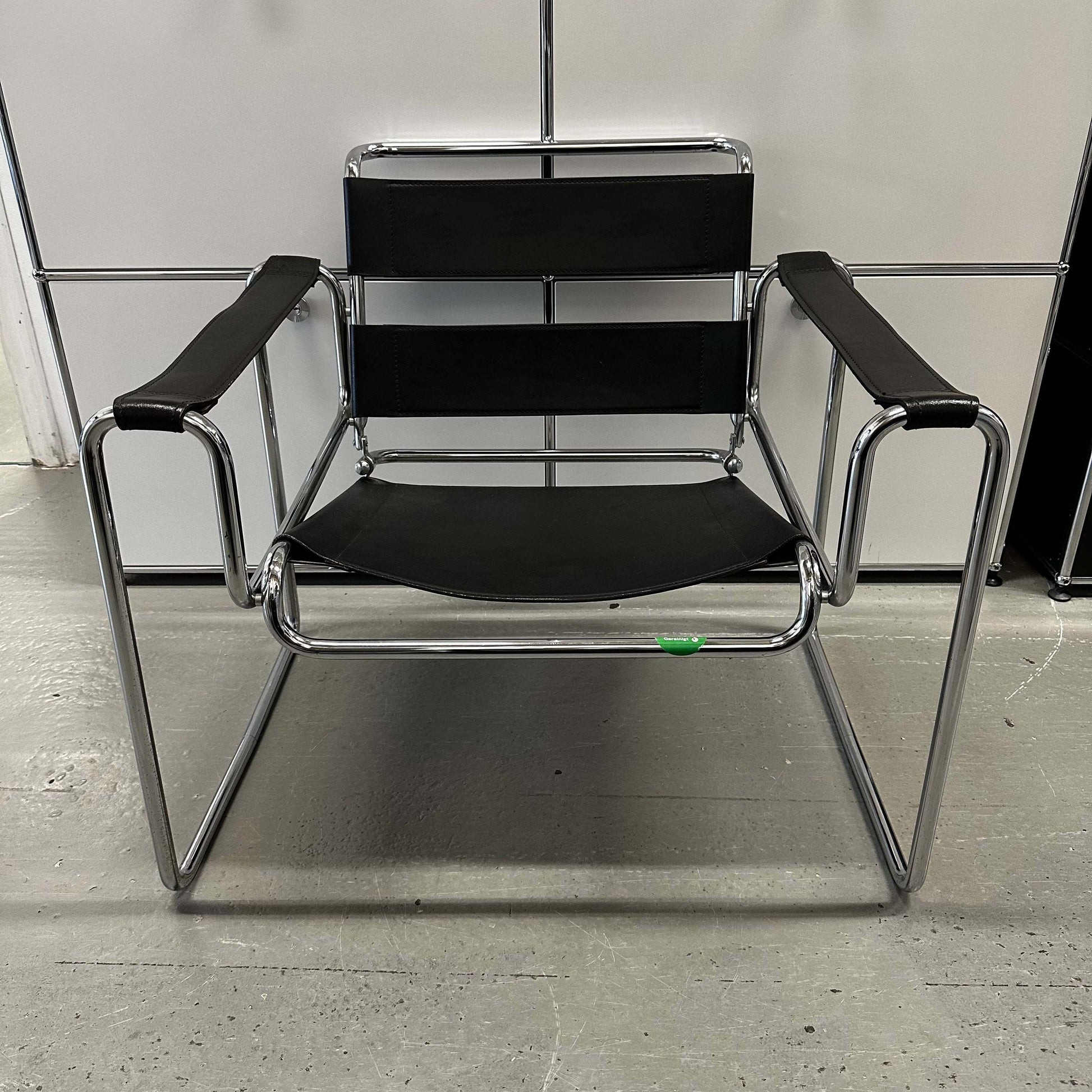 Wassily Knoll Sessel replica with black leather upholstery and chrome frame