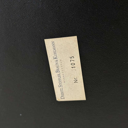 Close-up of the black leather upholstery with a Dietz Stoppler Braun & Kuhlmann label on the Wassily/Knoll Sessel replica chair.