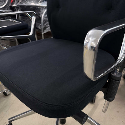 Vitra ID Trim schwarz Ringarmlehne