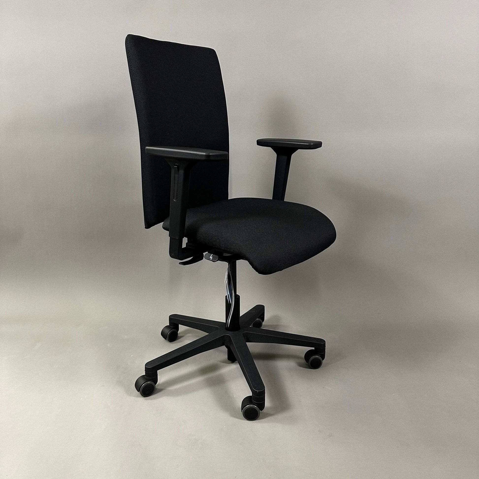 Ergonomic black Westaro Enjoy office chair with adjustable armrests, height, and backrest, featuring a modern design and caster wheels.