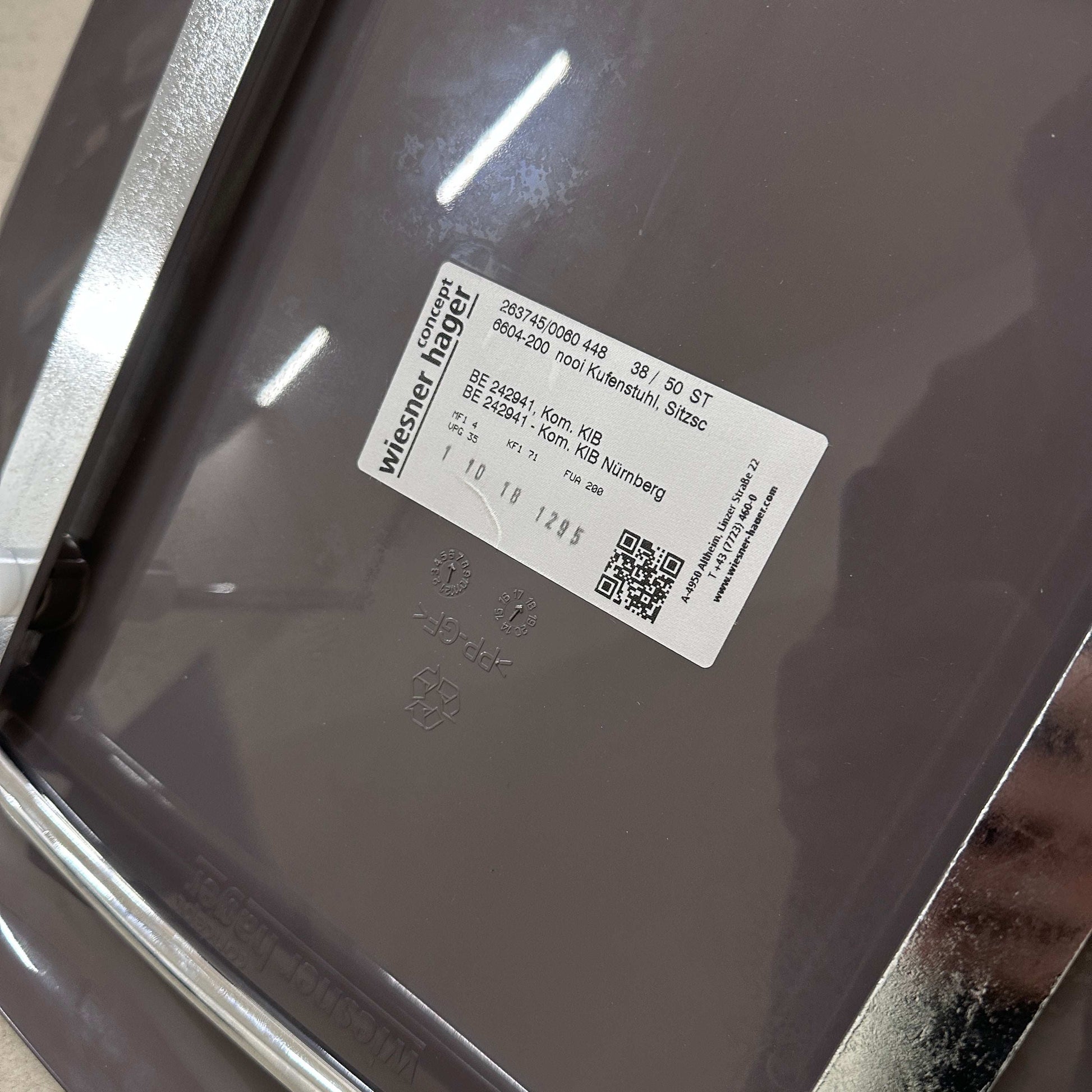 Wiesner-Hager Nooi Kufenstuhl stapelbar, weiß mokka anthrazit, Chromgestell, Secondhand mit 25% Rabatt