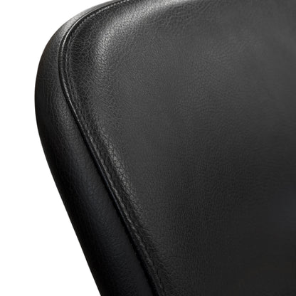 Wilkhahn Besprechungsstuhl Model 212/51, schwarzes Leder mit feiner Naht, Nahaufnahme der Rückenlehne.