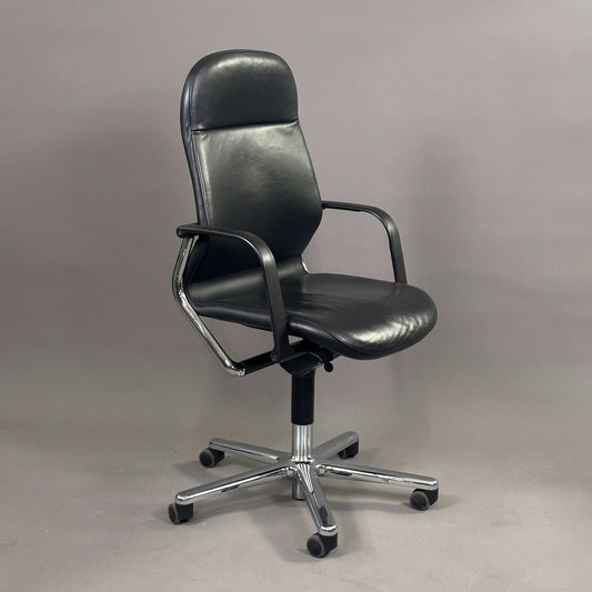 Wilkhahn FS 213/8 Bürostuhl aus schwarzem Leder mit hohem Rücken und verchromtem Fußkreuz