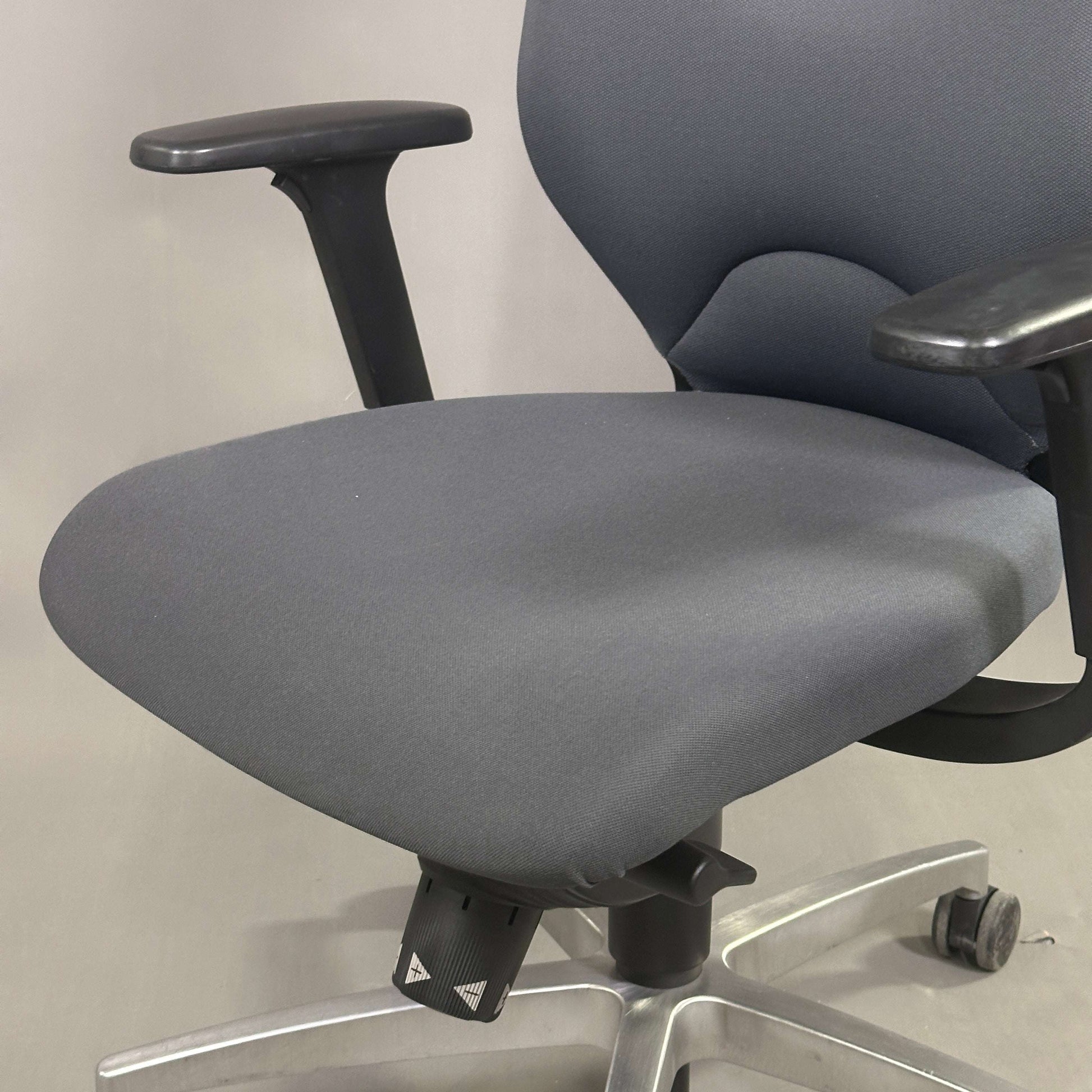 Wilkhahn IN 184/7 ergonomischer Bürostuhl grau mit verchromtem Fußkreuz und 3D-Armlehnen