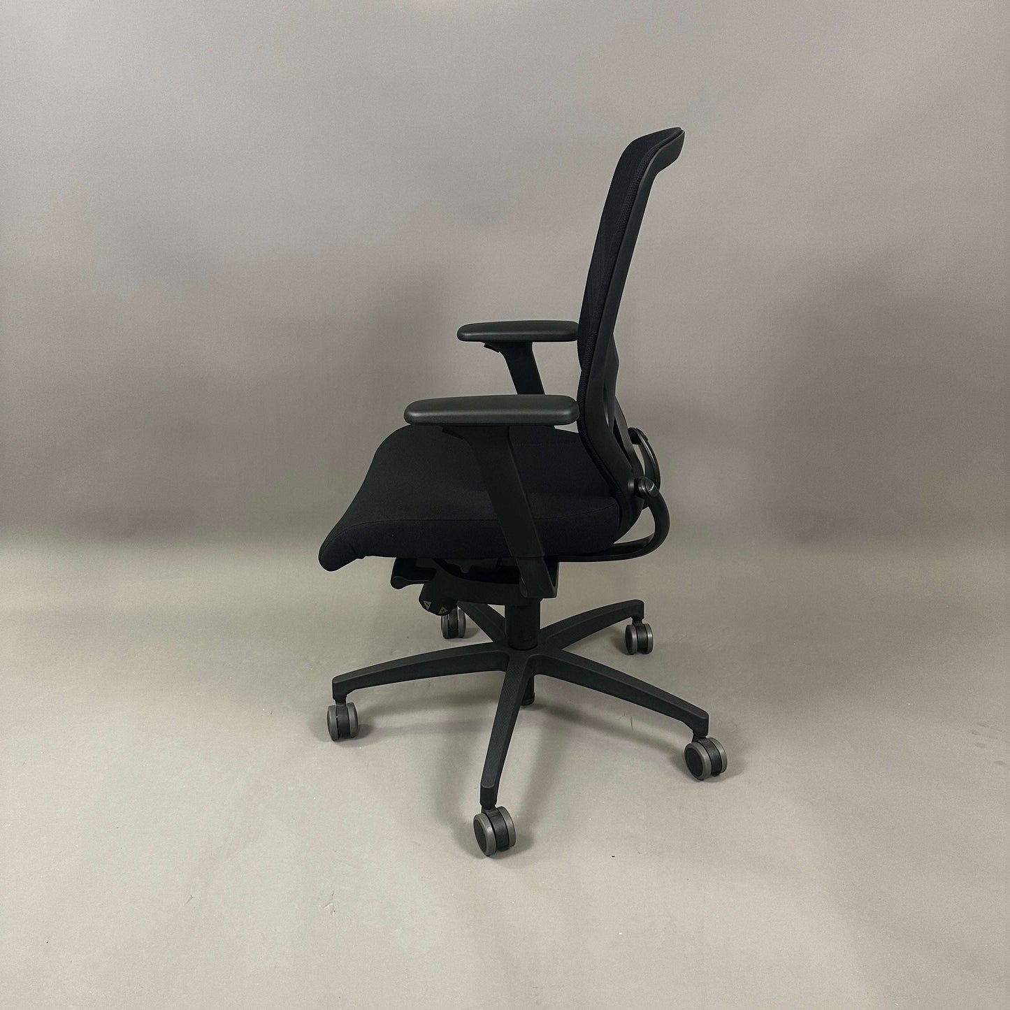 Wilkhahn IN ergonomic black office chair with adjustable height, 3D armrests, and soft floor casters