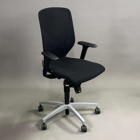 Wilkhahn IN 184/7 ergonomischer Bürostuhl mit schwarzem Netzstoffbezug und silbernem Metallfußkreuz