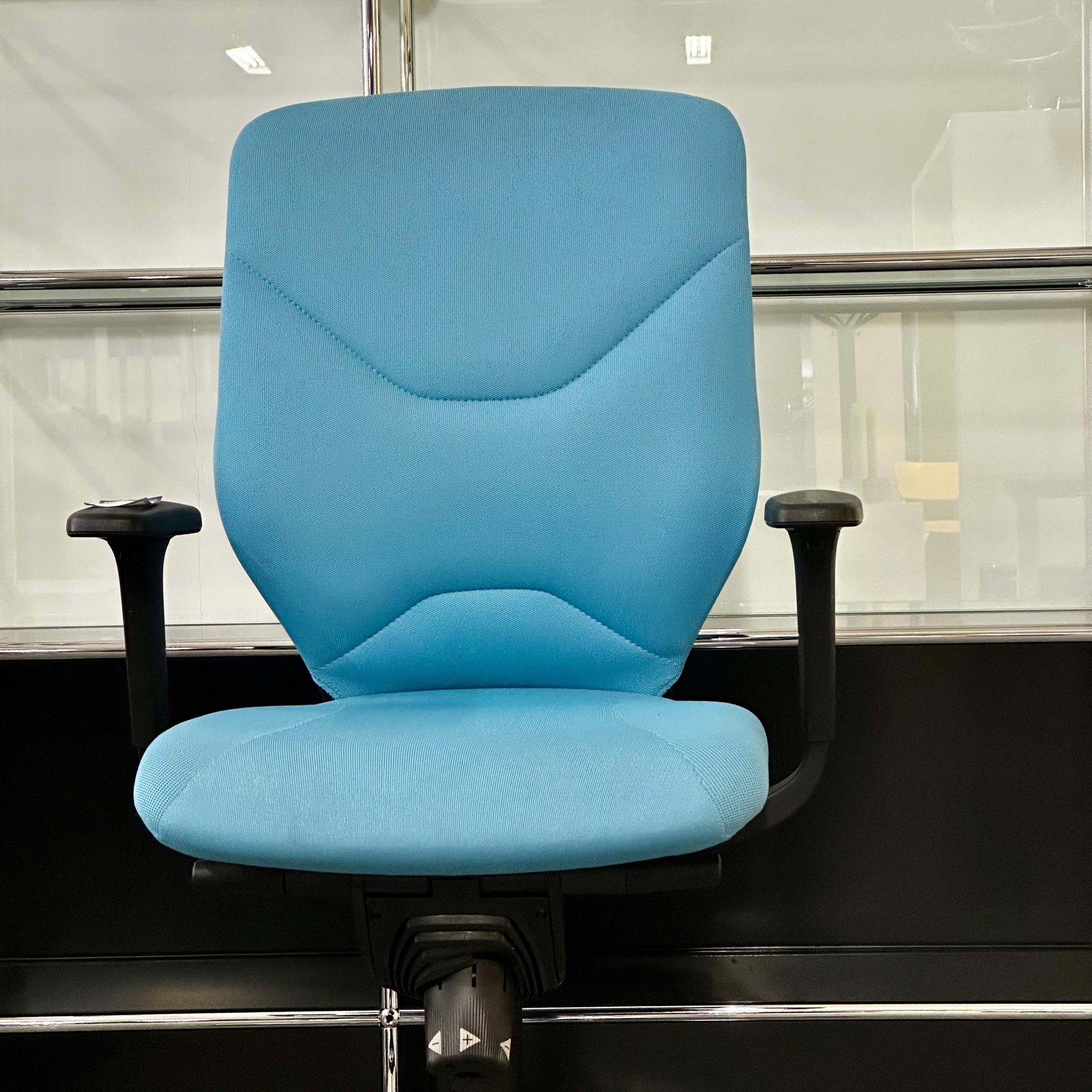 Blue Wilkhahn In 284/1 Counterstuhl ergonomic swivel counter chair with armrests and modern design