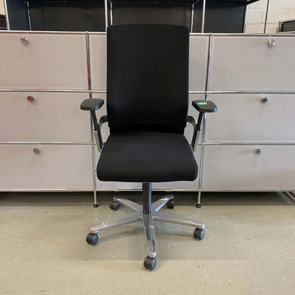 Wilkhahn ON ergonomic office chair with high backrest, adjustable seat height and depth, lockable and height-adjustable backrest, with Trimension technology