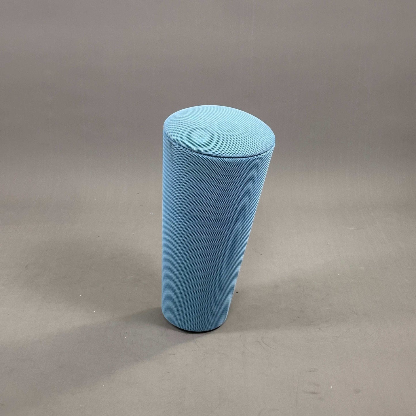 Wilkhahn Stehhilfe Stand Up in Blau mit abnehmbarem Deckel und Stauraum