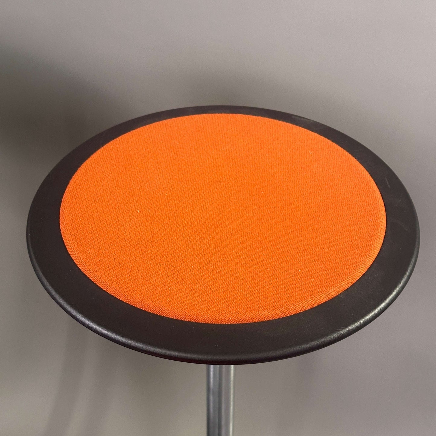 Wilkhahn Stehhilfe Stitz standing aid chair with orange fabric seat and adjustable height