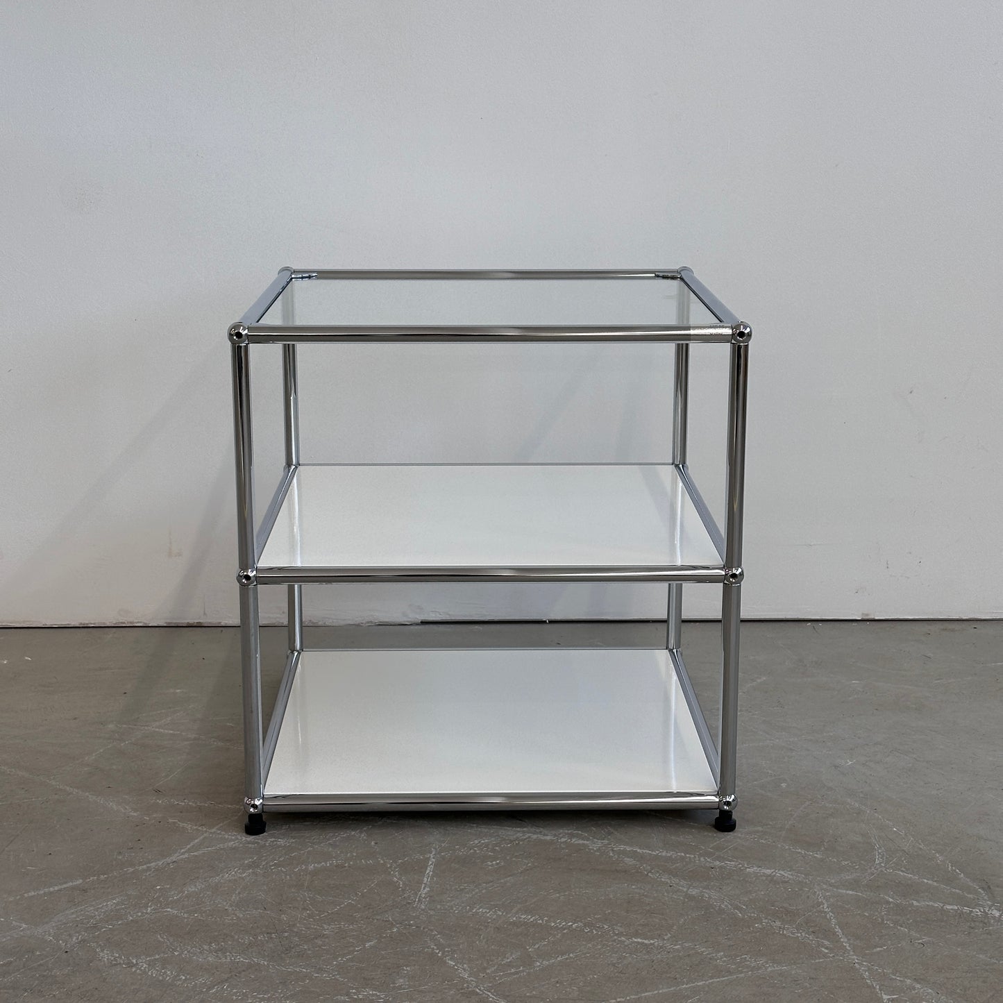 USM Haller Beistelltisch Weiß mit Glaseinsatz