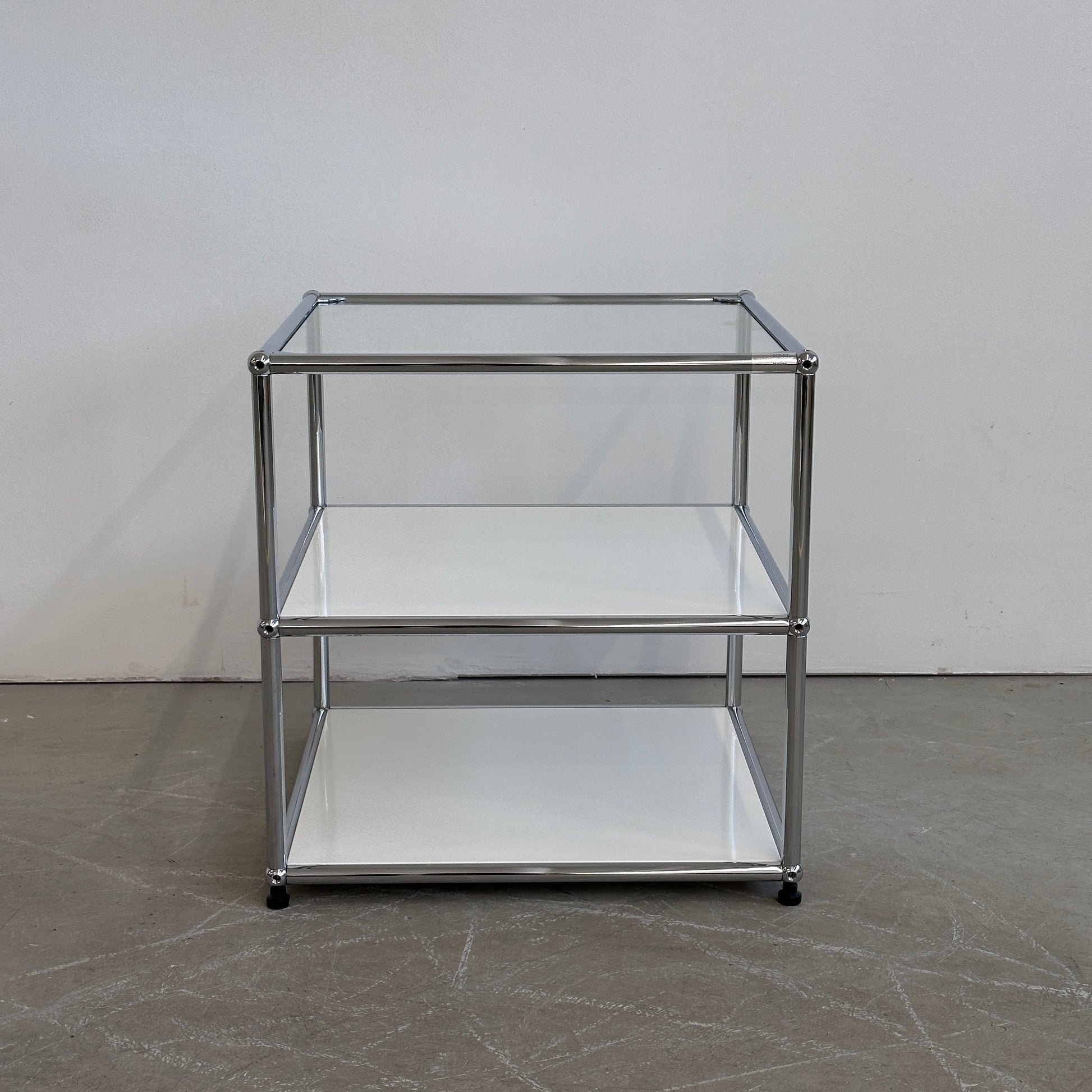 USM Haller Beistelltisch Weiß mit Glaseinsatz