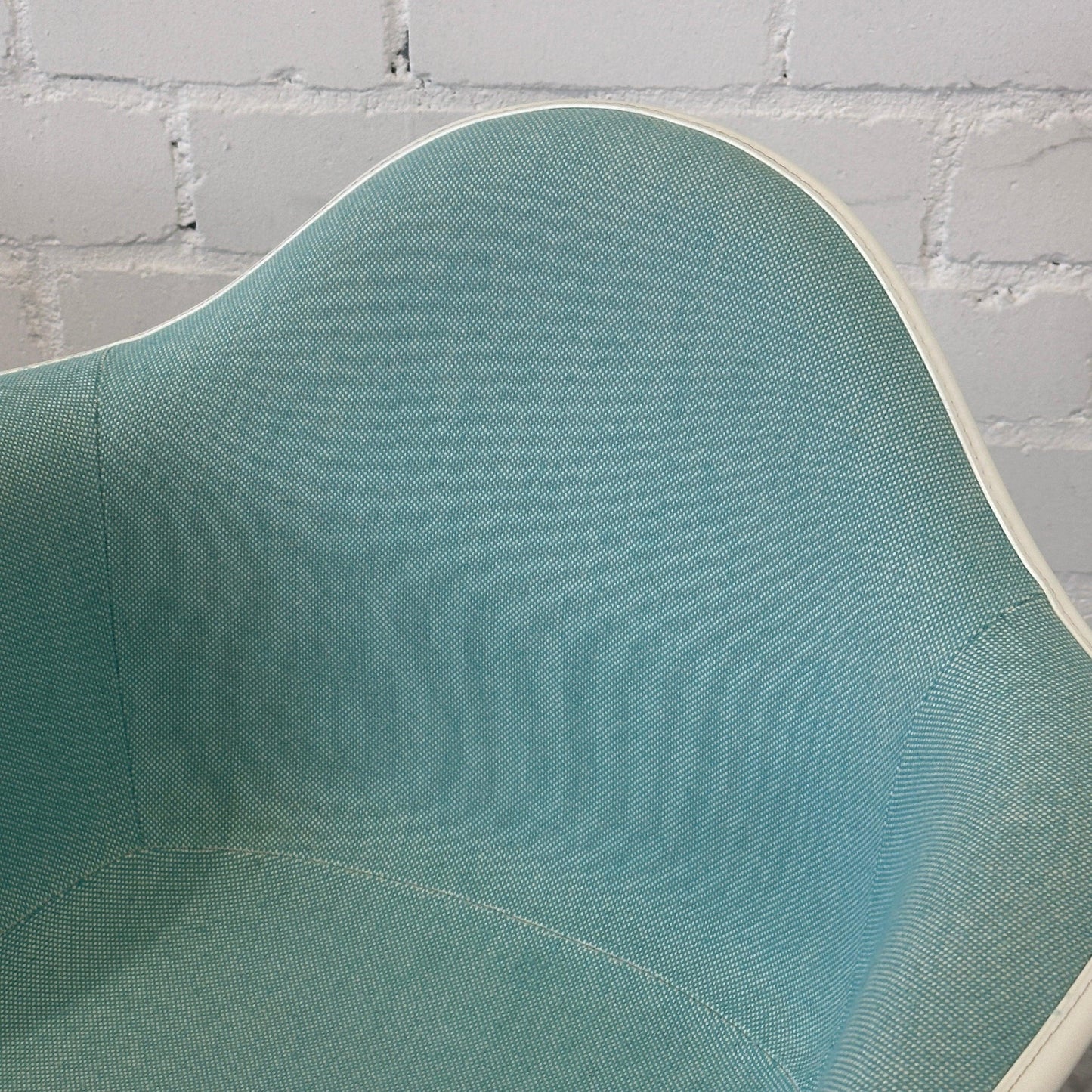Vitra DAR Plastic Armchair weiß / türkis