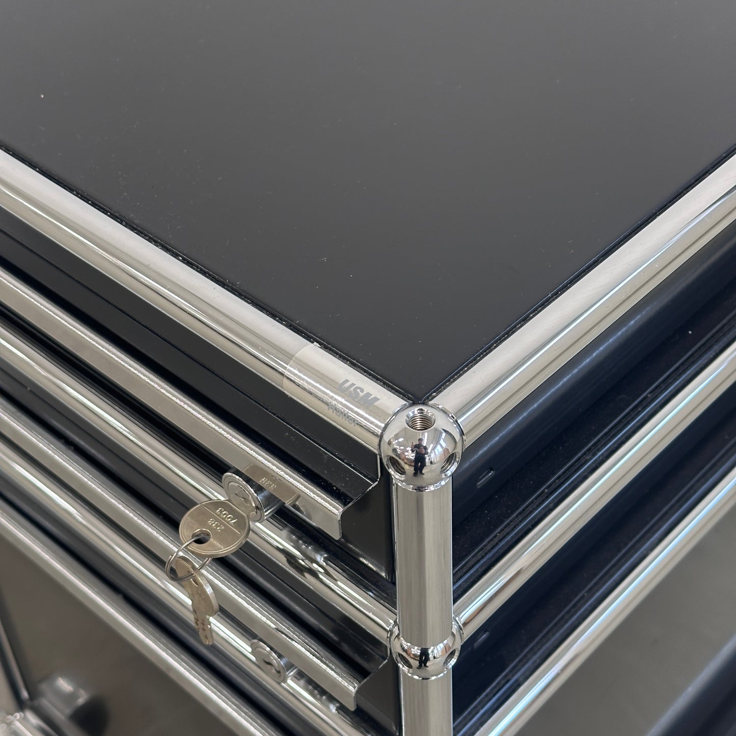 USM Haller Rollcontainer 3 Auszüge schwarz (abschließbar)