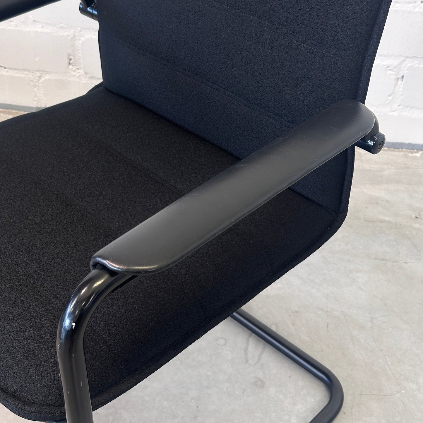 Walter Knoll Art Collection Gamma Freischwinger