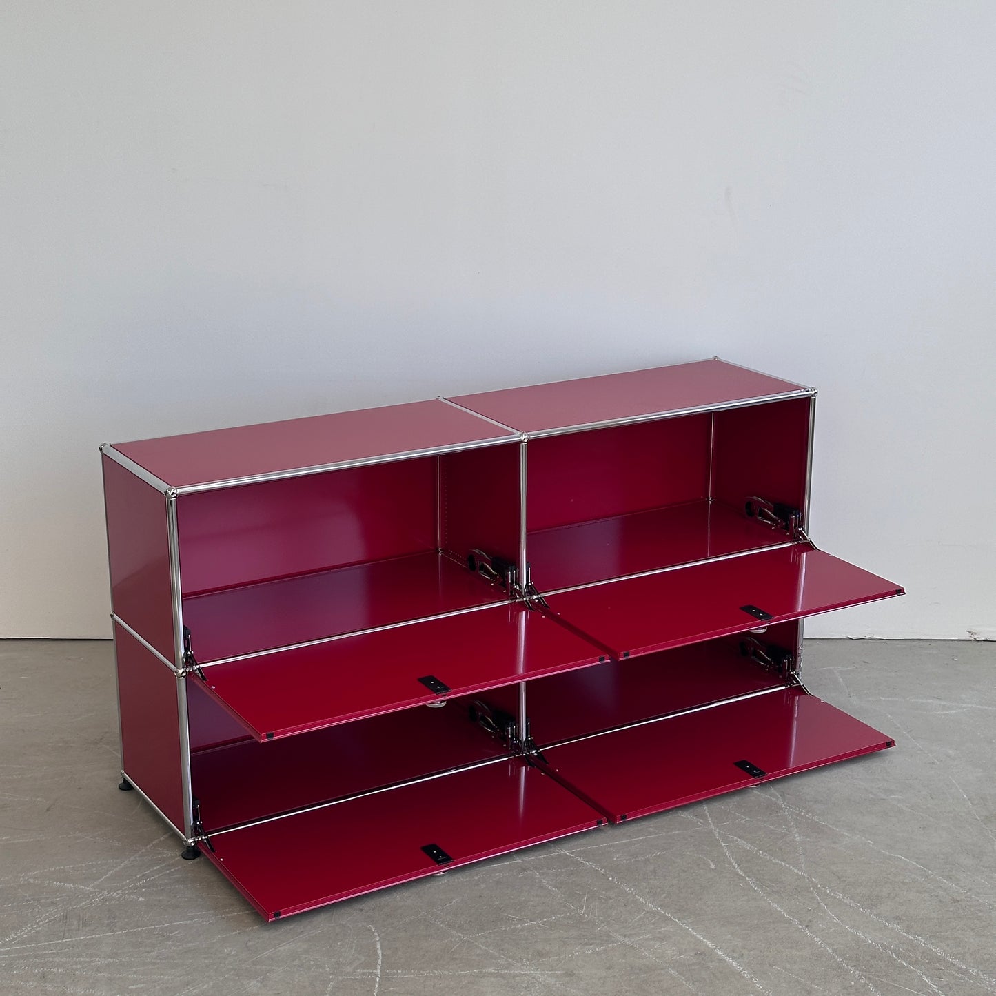 USM Haller Sideboard 2x2 Rubinrot 4 Klappen