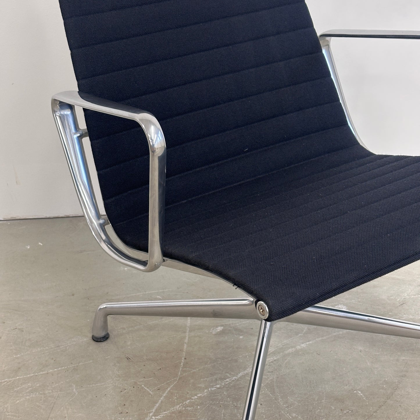 Vitra EA 115 Hopsak schwarz