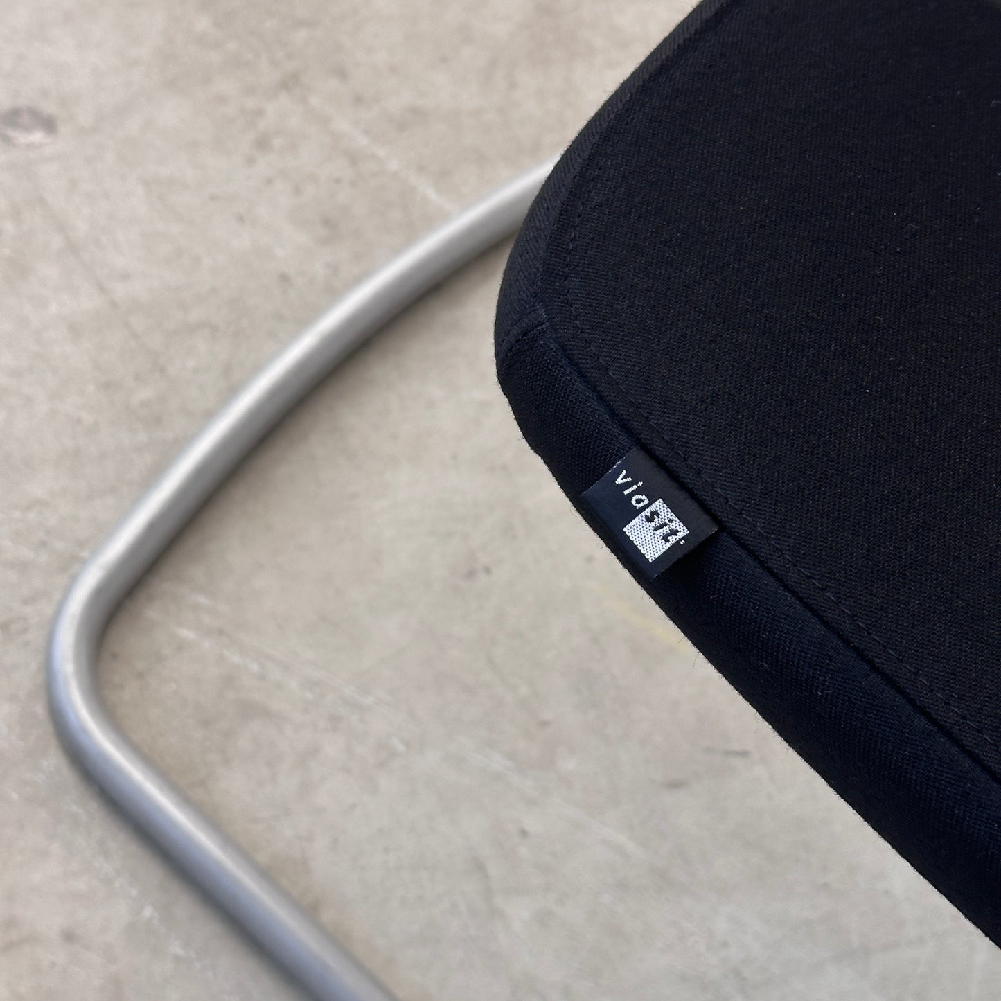 Viasit Freischwinger Stoff schwarz