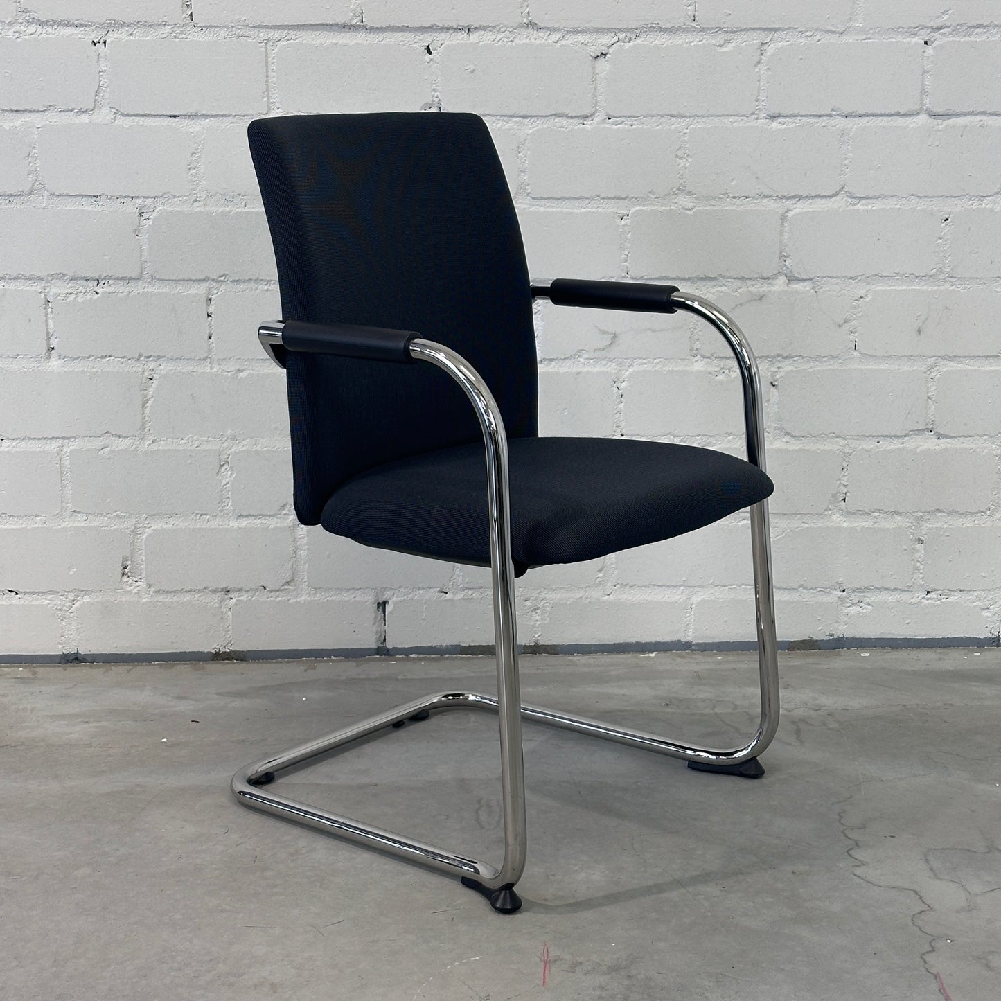 Dauphin Teo 2 / 38 Freischwinger anthrazitgrau