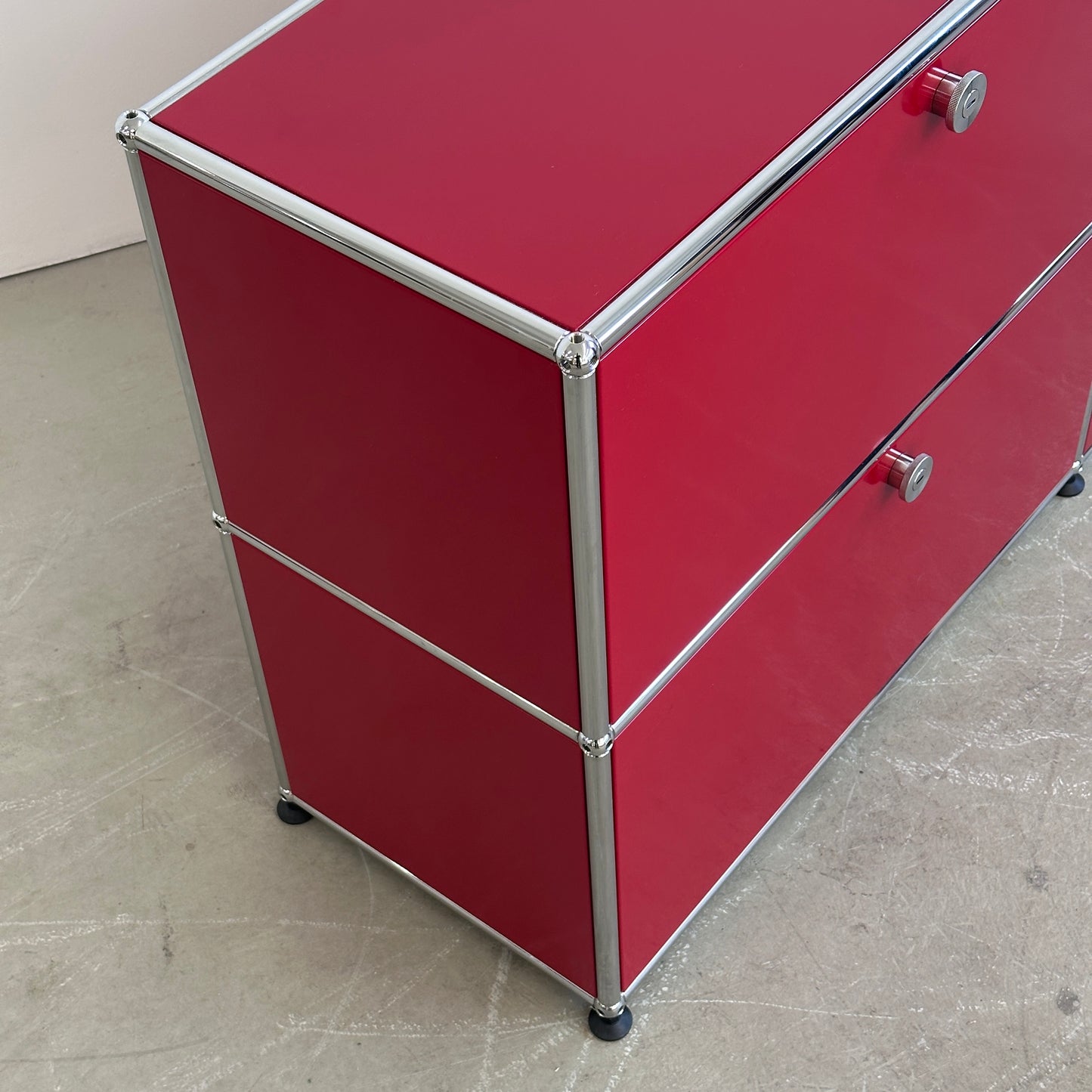 USM Haller Sideboard 2x2 Rubinrot 4 Klappen