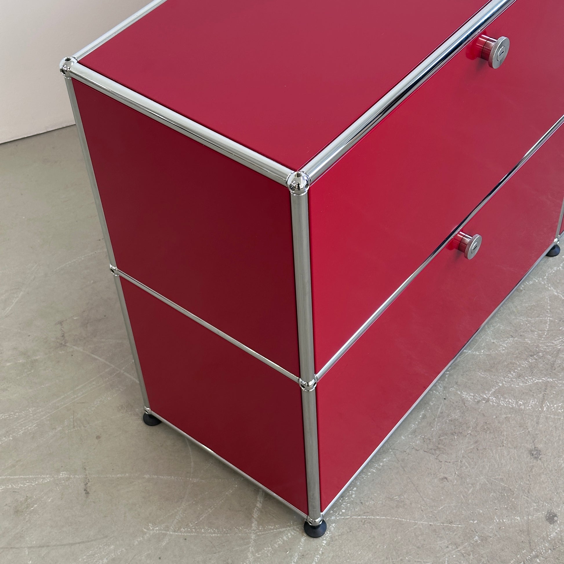 USM Haller Sideboard 2x2 Rubinrot 4 Klappen