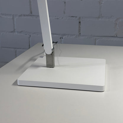 Artikelanlage Roxxane Office mit Fußplatte und Konverter Farbe: matt weiß H760x T583mm Leuchtenopf: L 370 x B 75mm Lichtfarbe: 4000 Kelvin_[kein Wert]